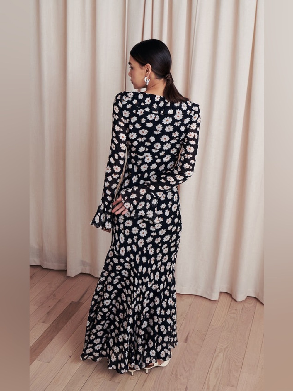 Saylor Daisy Madge Dress - Picture 2 of 10